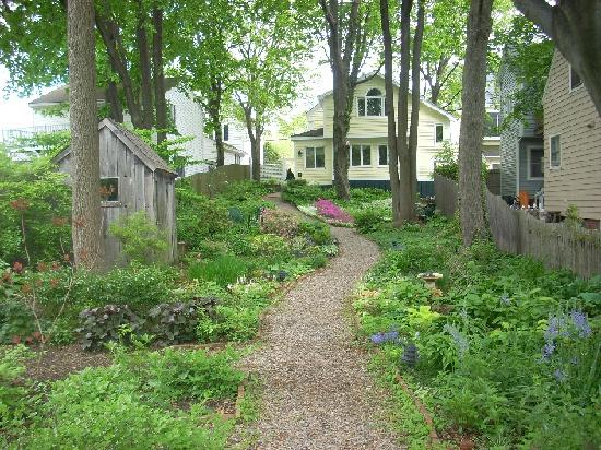 martin hill inn garden