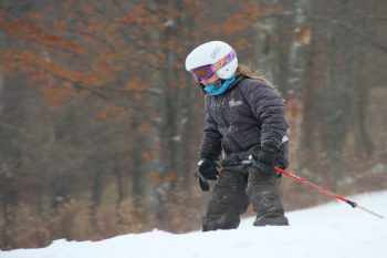 kid skiing