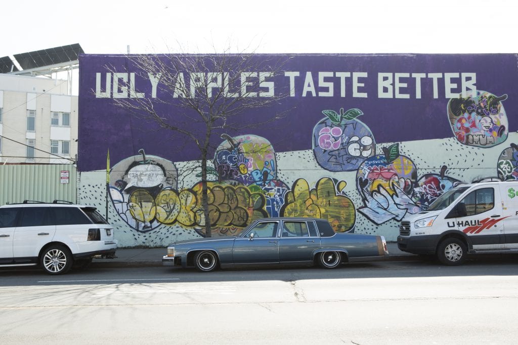 bushwick street art Temze és bogart utcák csúnya alma íze jobb