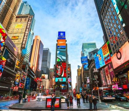 From Broadway To The High Line: 5 Must-See Spots In NYC Must-See Spots In NYC