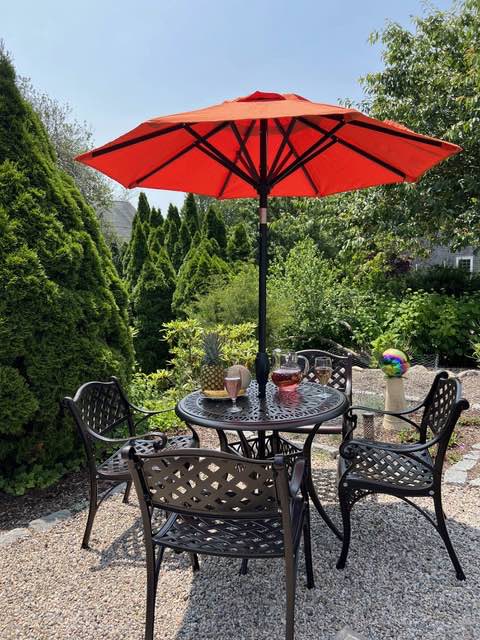 outdoor dining at Palmer House Inn