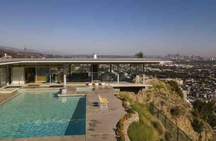 Clean Your Pool Even While You Travel