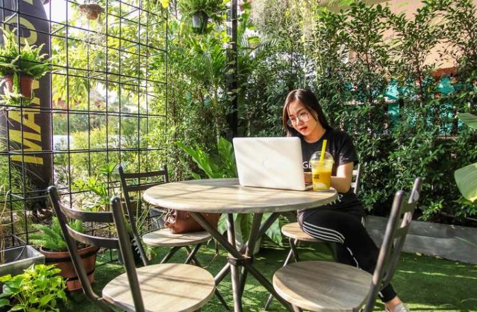 Becoming a Minimalist Digital Nomad Becoming a Minimalist Digital Nomad