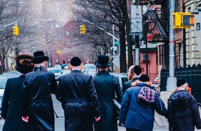 the Relationship Between Israeli Jews and the Broader Middle Eastern and Jewish Diaspora Communities the Relationship Between Israeli Jews and the Broader Middle Eastern and Jewish Diaspora Communities