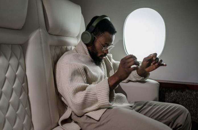 Foods To Avoid When Traveling By Plane Foods To Avoid When Traveling By Plane