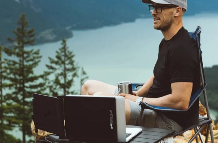 Travel-Friendly Dual Monitor Extenders