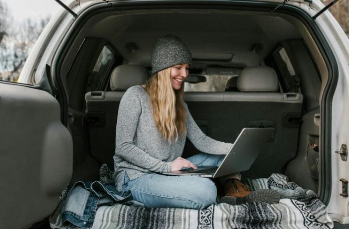 Staying Connected to Work While Traveling